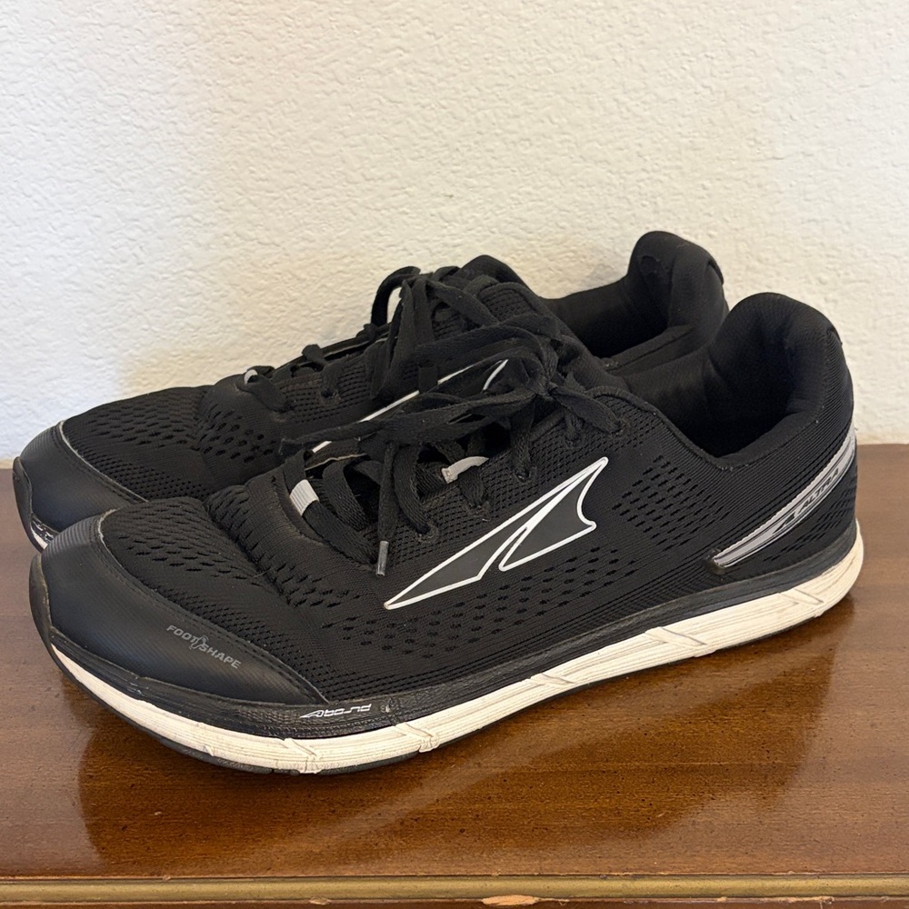 Altra Instinct 4 Zero Drop Black and White Athletic Shoes 14